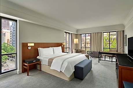 Deluxe King Studio with City View and Spa Bath - Corner Room