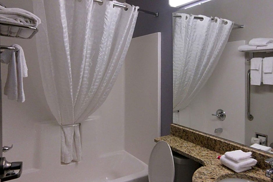 Quality Inn & Suites Caldwell I-77