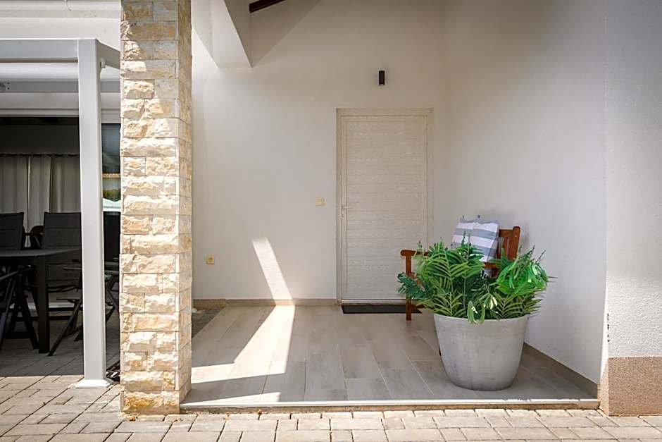 Villa Stella - heated pool, jacuzzi & sauna