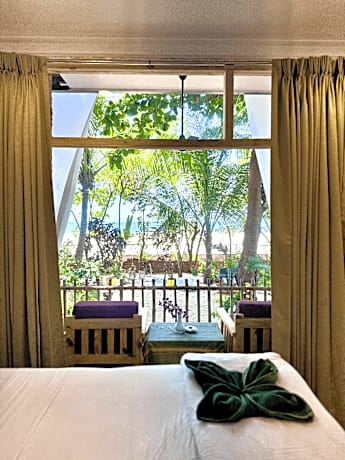 Beach View Hut with Air Conditioning