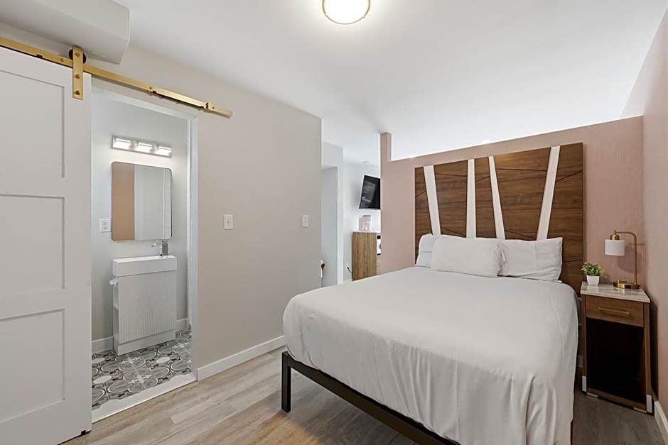 Pink Champagne Boutique Motel