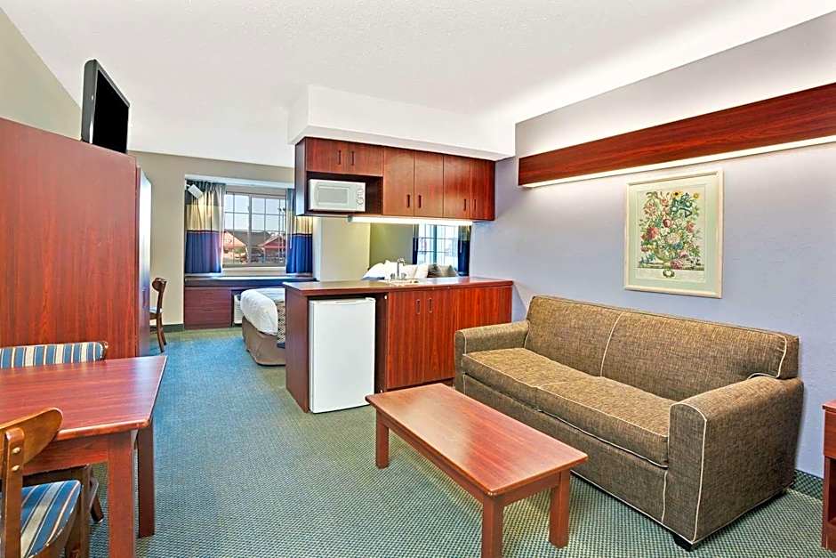 Microtel Inn & Suites By Wyndham Roseville/Detroit Area