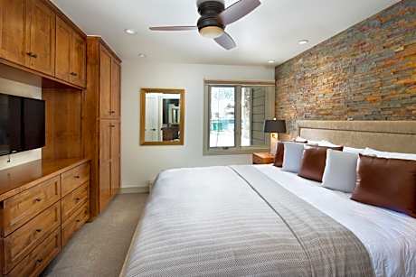 Premier One-Bedroom Apartment