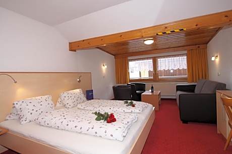 Two-Bedroom Apartment (2-5 Adults)