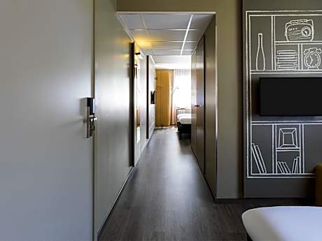 Standard Room with One Double Bed and Two Single Beds