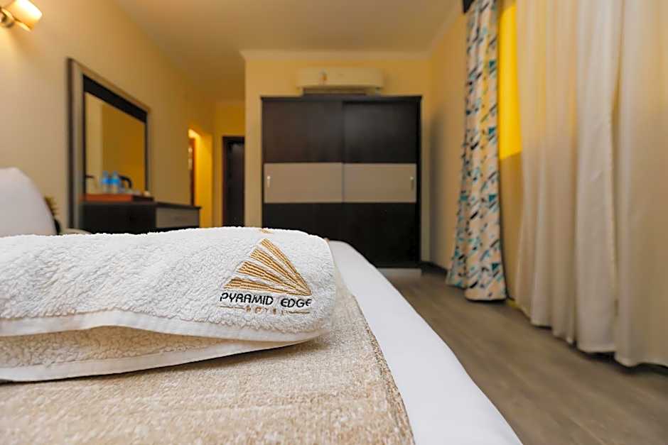 Pyramid Edge Hotel & Exclusive Pyramids View Rooftop