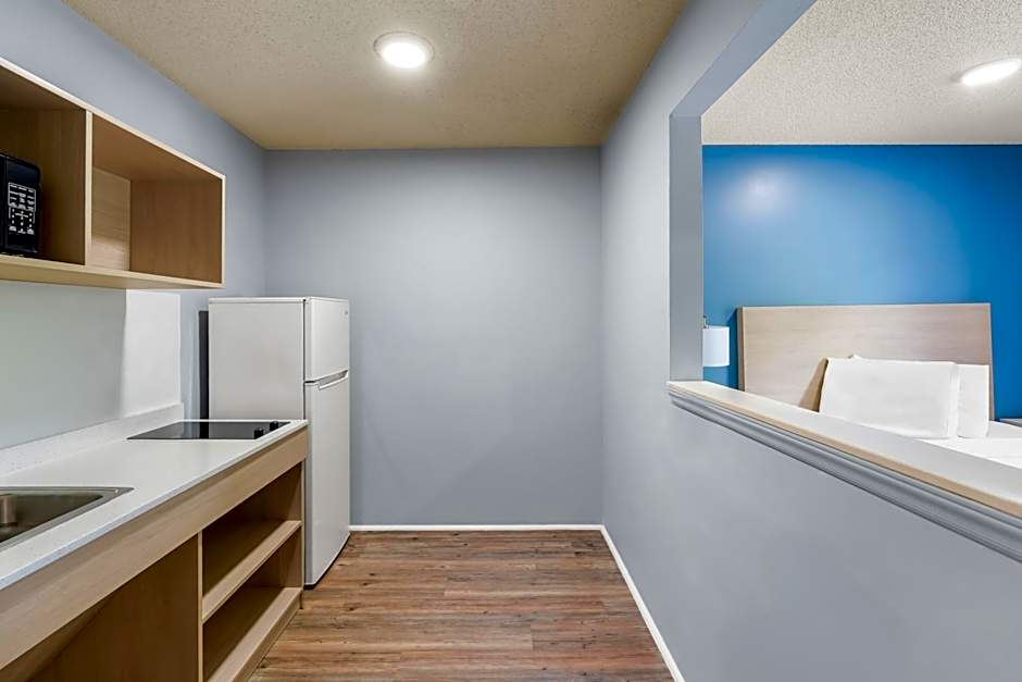 Suburban Studios Cary - RDU Airport