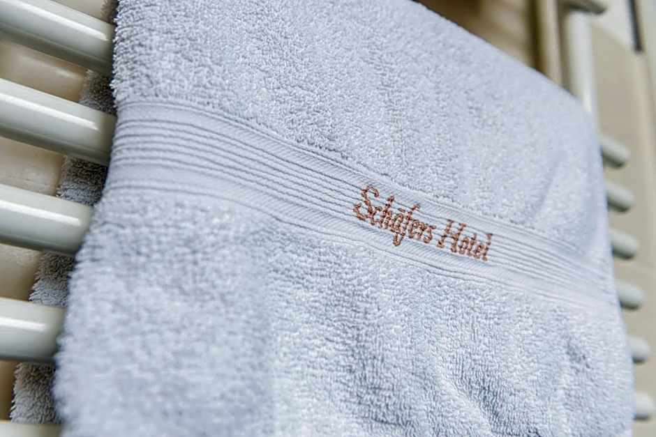 Schäfers Hotel, Self-Check-in, Cafe und Bäcker am Hotel