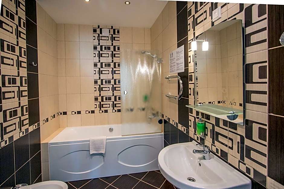 Hotel BEST with FREE PARKING