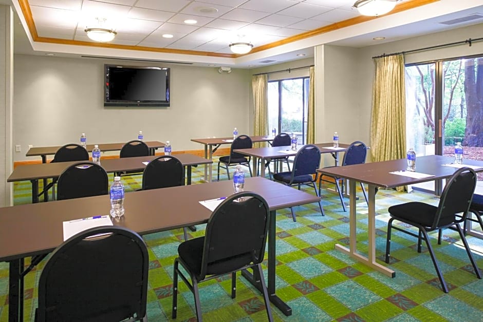 Holiday Inn Express Hotel & Suites Atlanta Buckhead by IHG