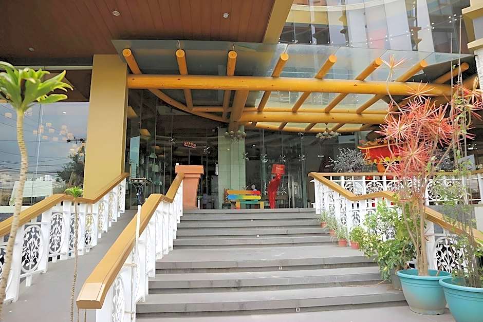 Paragon Hotel And Suites