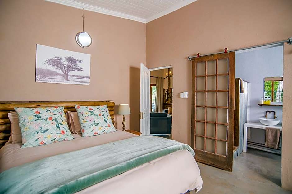 Caracal Lodge