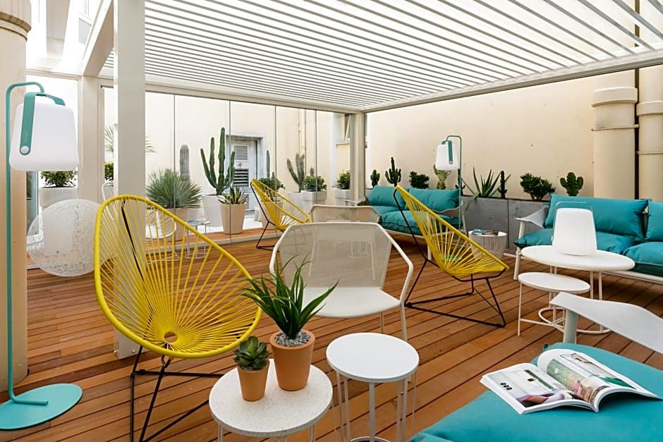 The Deck Hotel by Happyculture