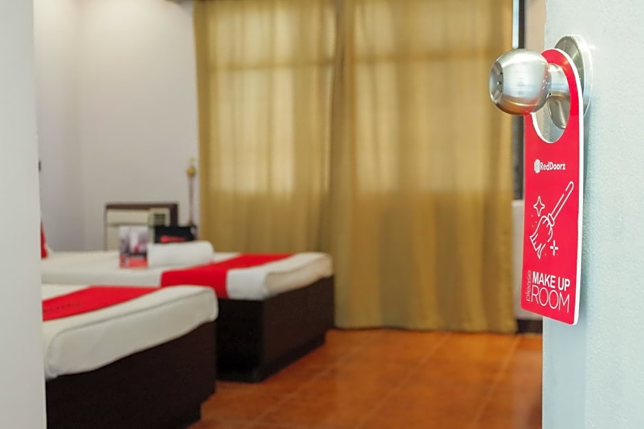 RedDoorz near Maribago Barangay Hall