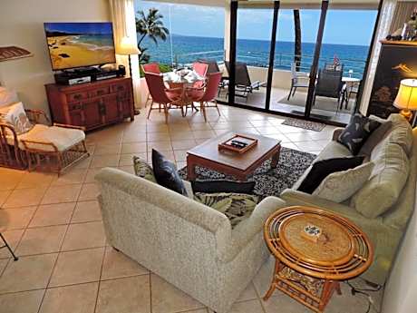 Apartment with Pool View