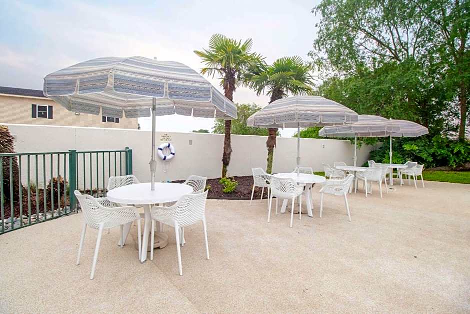 Econo Lodge Inn & Suites Foley-North Gulf Shores