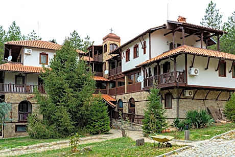 Хотелски Комплекс - Щастливците