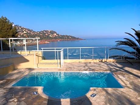 Villa With Private Beach - Villa Lou Cade