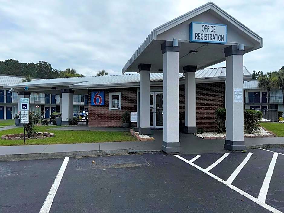 Motel 6-Tifton, GA