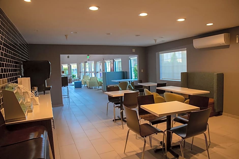 Clarion Pointe Indianapolis Airport