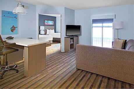 One-Bedroom Suite with Two Double Beds