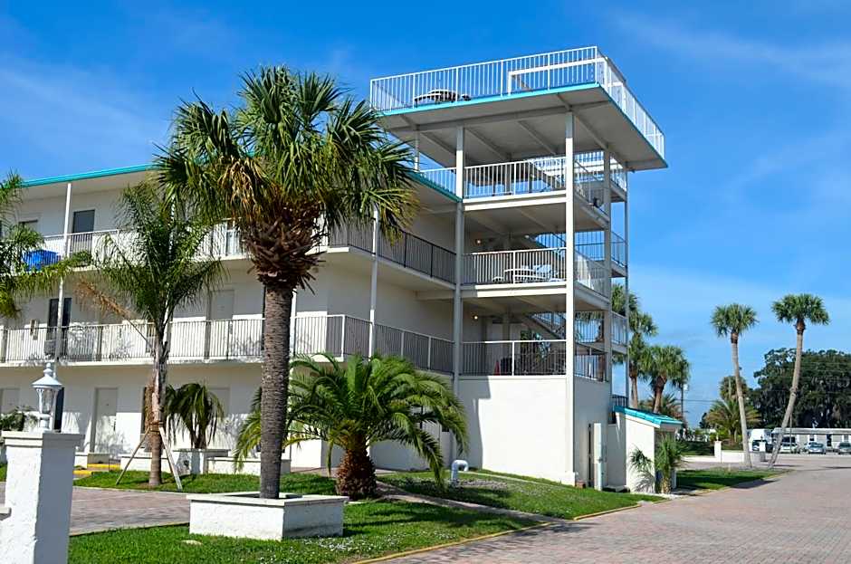 Days Inn & Suites by Wyndham Lake Okeechobee
