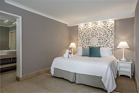 Deluxe Oceanfront Room