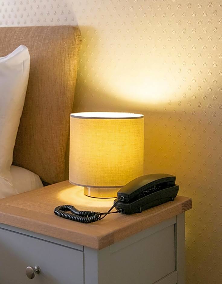 Pettifers Freehouse Hotel