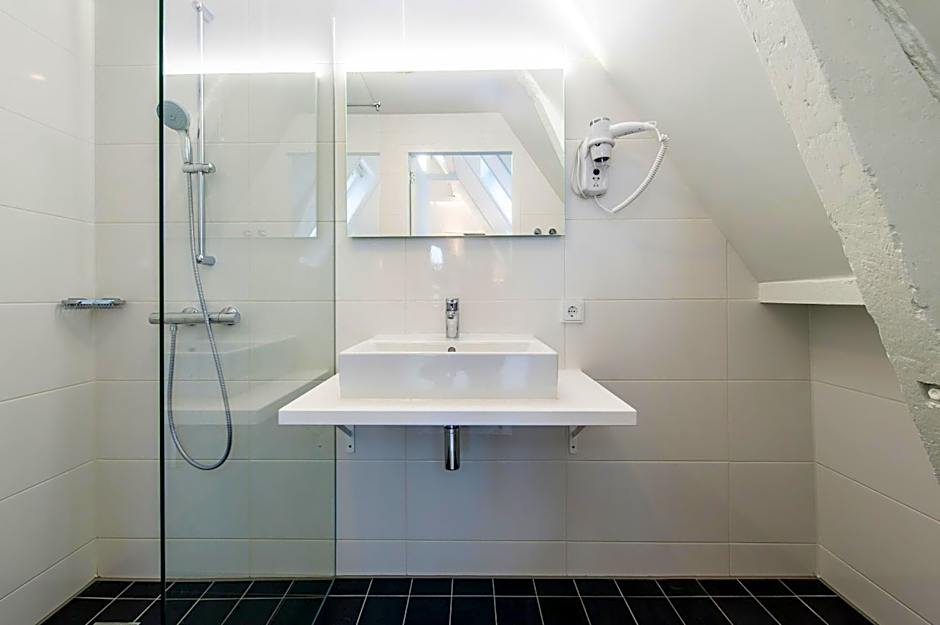 YAYS Amsterdam Salthouse Canal by Numa