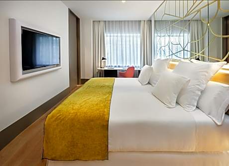 One-Bedroom Suite with City View