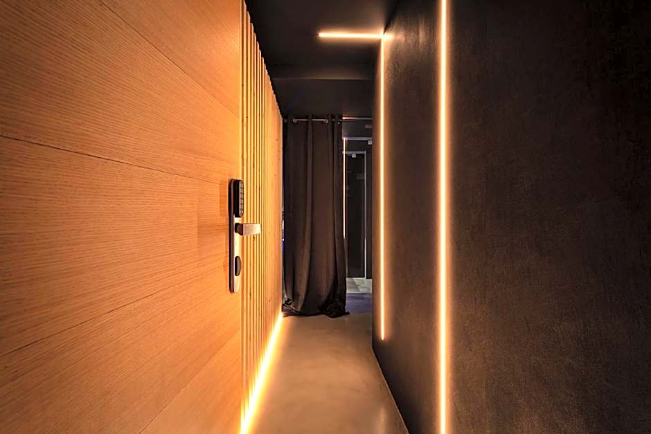 The Black Boutique -- Turistea Suites