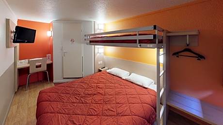 Triple Room (1 Double Bed + 1 Single Bed)