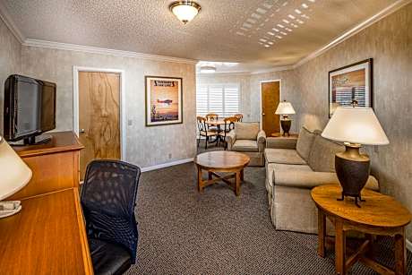 Junior King Suite - Non-Smoking