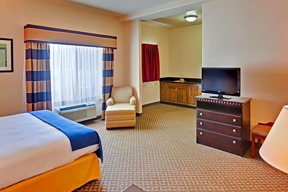 Holiday Inn Express Delano Highway 99, an IHG Hotel