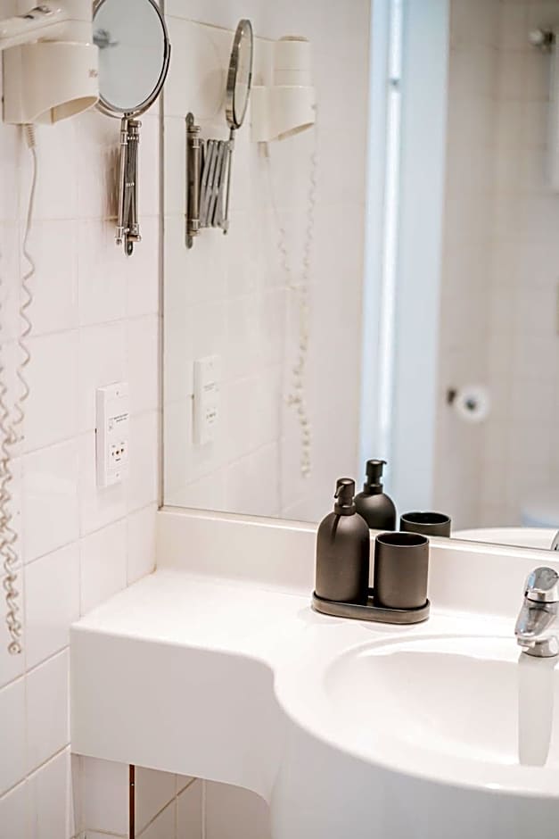 Self-Check-In Hotel Adlon