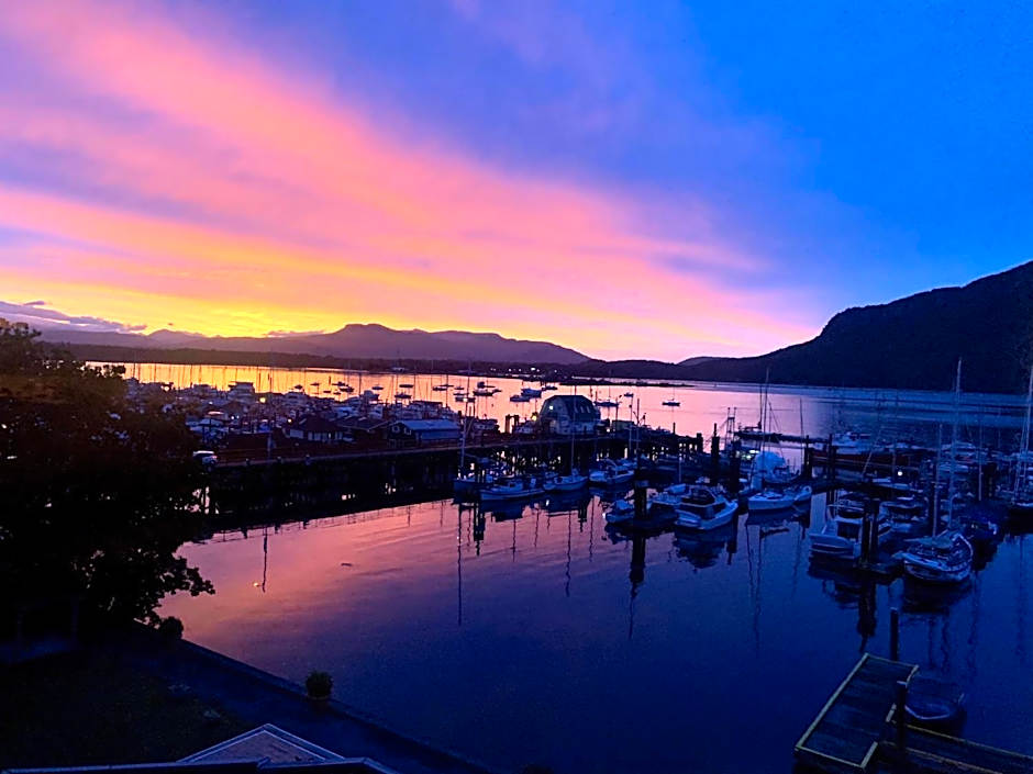 Oceanfront Suites At Cowichan Bay