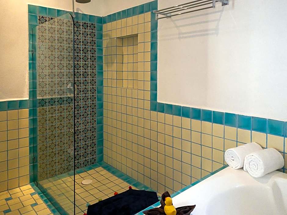 Casa Zarah - Hacienda Family Home - Pool and 2-Block to Beach