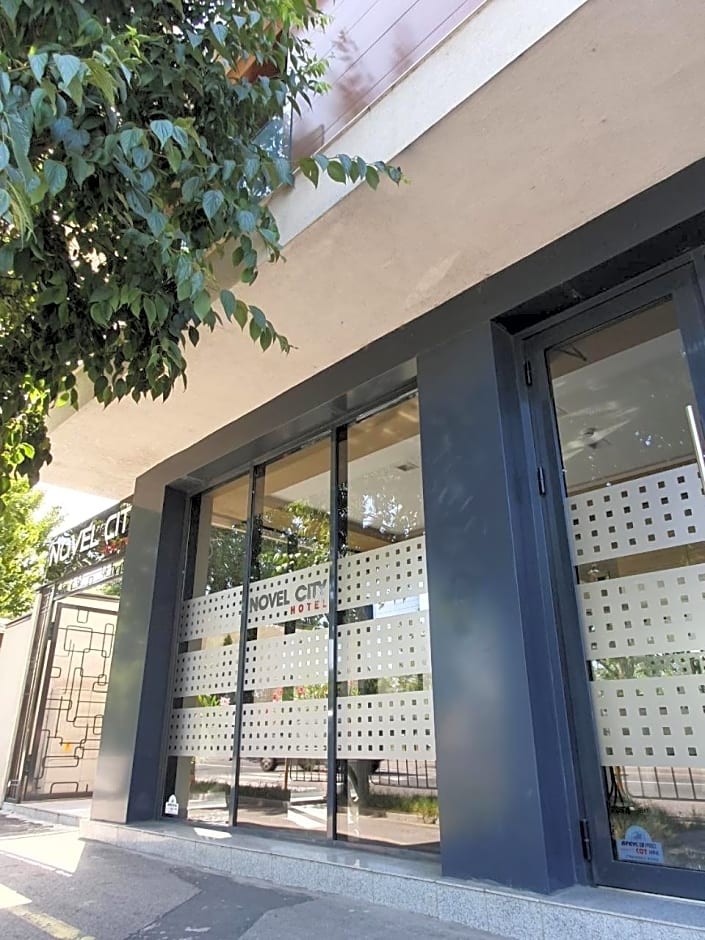 Family Hotel Novel City