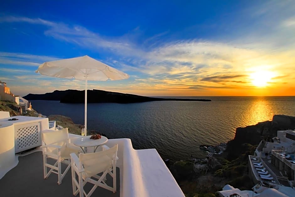 Photo 1 of 22 of Honeymoon Cave Suite with Caldera View