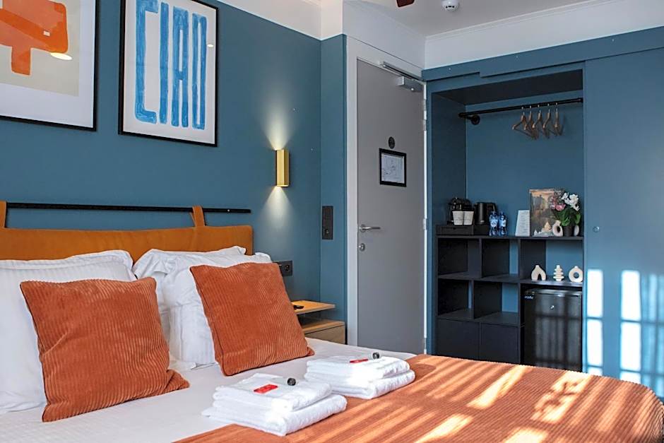 Gillis Eight Guest Rooms by Romy&Travis