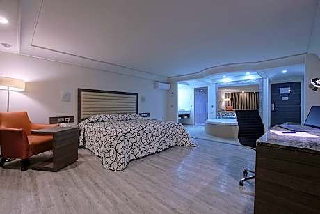 Deluxe Suite with Spa Bath