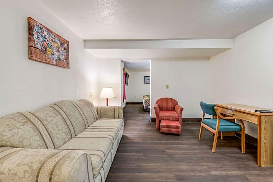 Econo Lodge Truman Inn