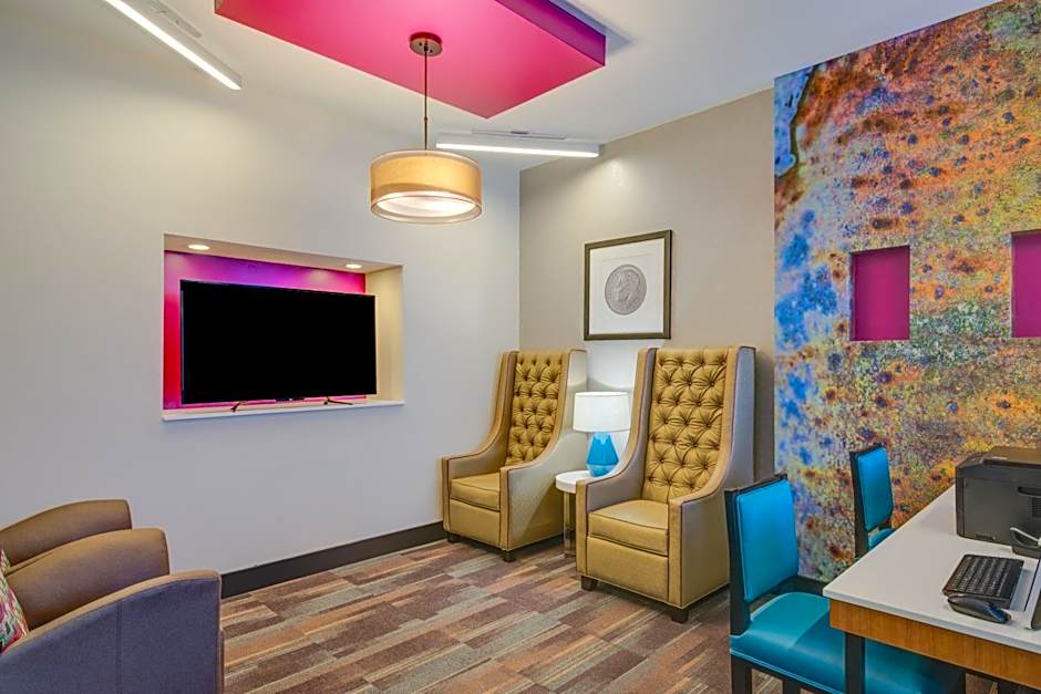 Holiday Inn Express Washington DC East- Andrews AFB By IHG