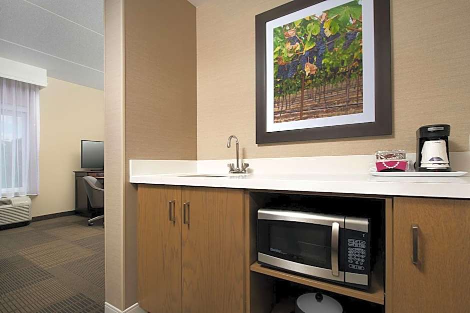 Hampton Inn By Hilton & Suites Falls Church/Seven Corners, VA