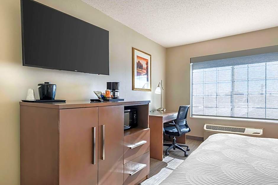 Country Inn & Suites by Radisson, Watertown, SD