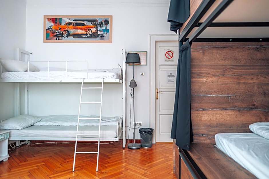 Central 4 Bedroom 154m2 Apartment with terrace