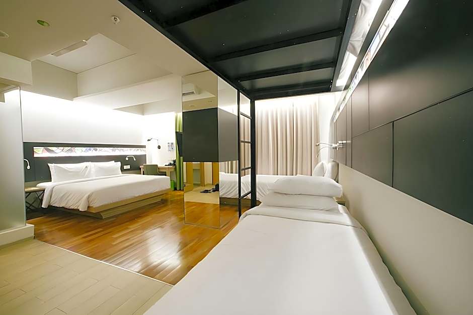 MaxOneHotels.com@Dharmahusada - Surabaya