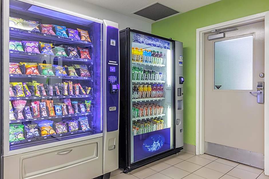 Studio 6 Toronto - Mississauga