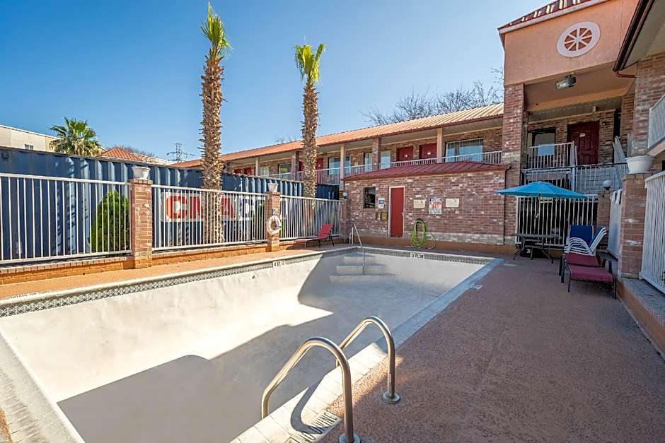 Econo Lodge Inn & Suites Downtown San Antonio