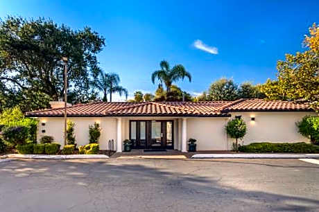 University Park Inn & Suites, an Ascend Collection Hotel